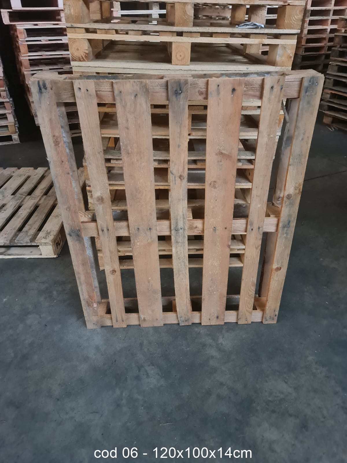 PALLET DESCARTAVEL 1,00 X 1,20 — foto real da R Ximenes em Contagem MG — vista 2