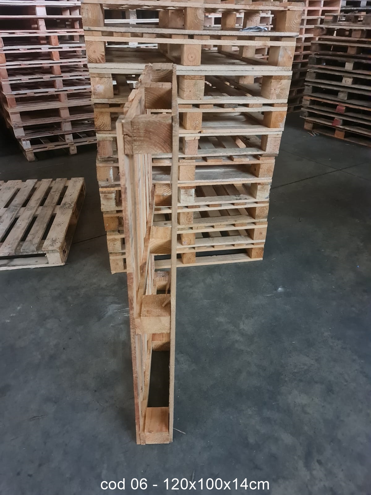 PALLET DESCARTAVEL 1,00 X 1,20 — foto real da R Ximenes em Contagem MG — vista 3