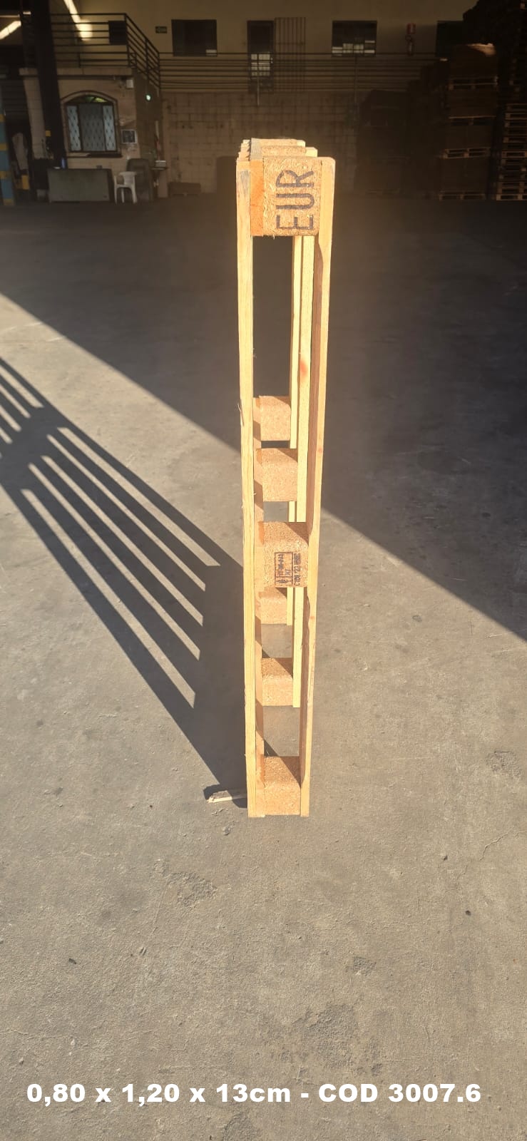 PALLET DESCARTAVEL 0,80 X 1,20 — foto real da R Ximenes em Contagem MG — vista 3