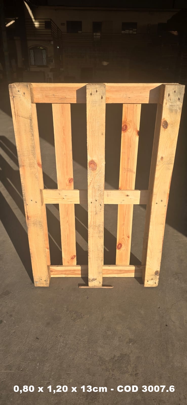 PALLET DESCARTAVEL 0,80 X 1,20 — foto real da R Ximenes em Contagem MG — vista 2