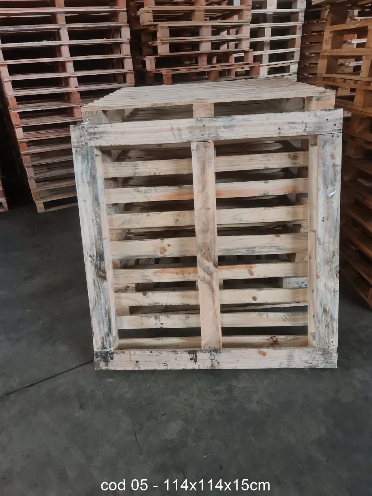 PALLET DESCARTAVEL 1,14 X 1,14 — foto real do catálogo R Ximenes em Contagem MG