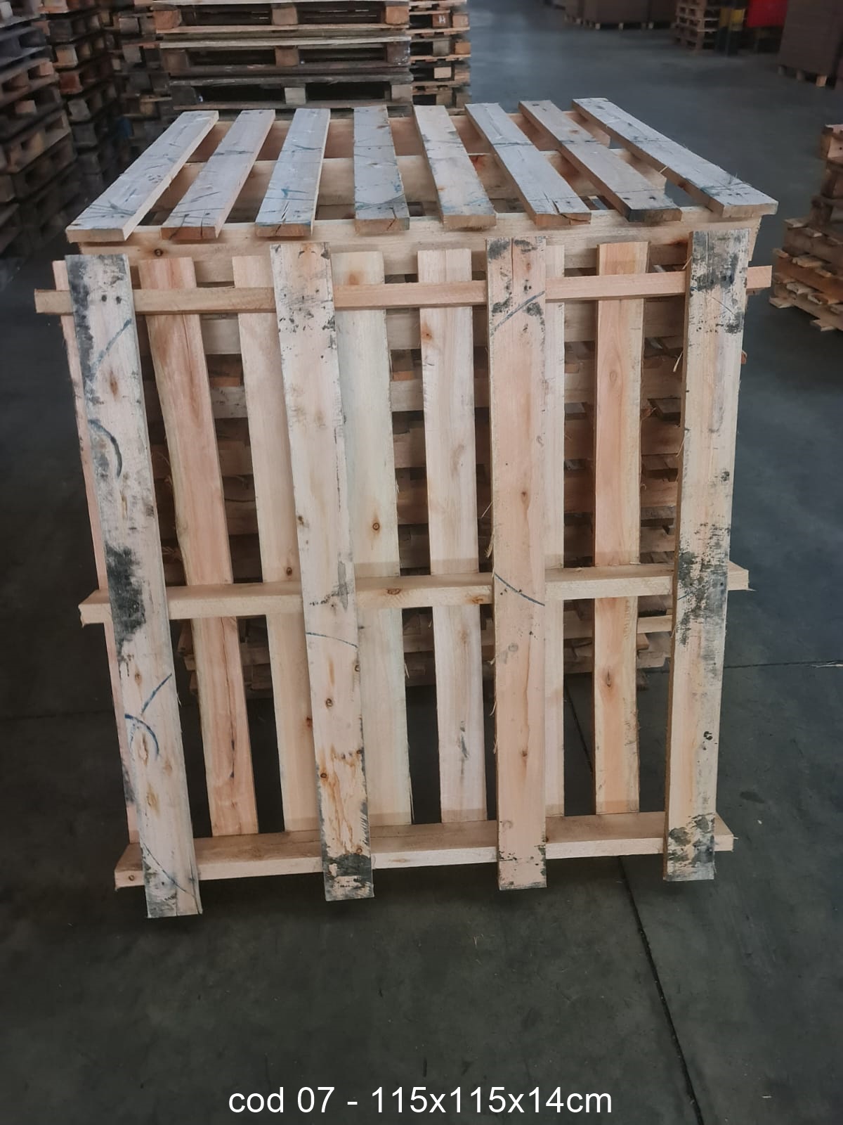 PALLET DESCARTAVEL 1,15 X 1,15 — foto real da R Ximenes em Contagem MG — vista 3