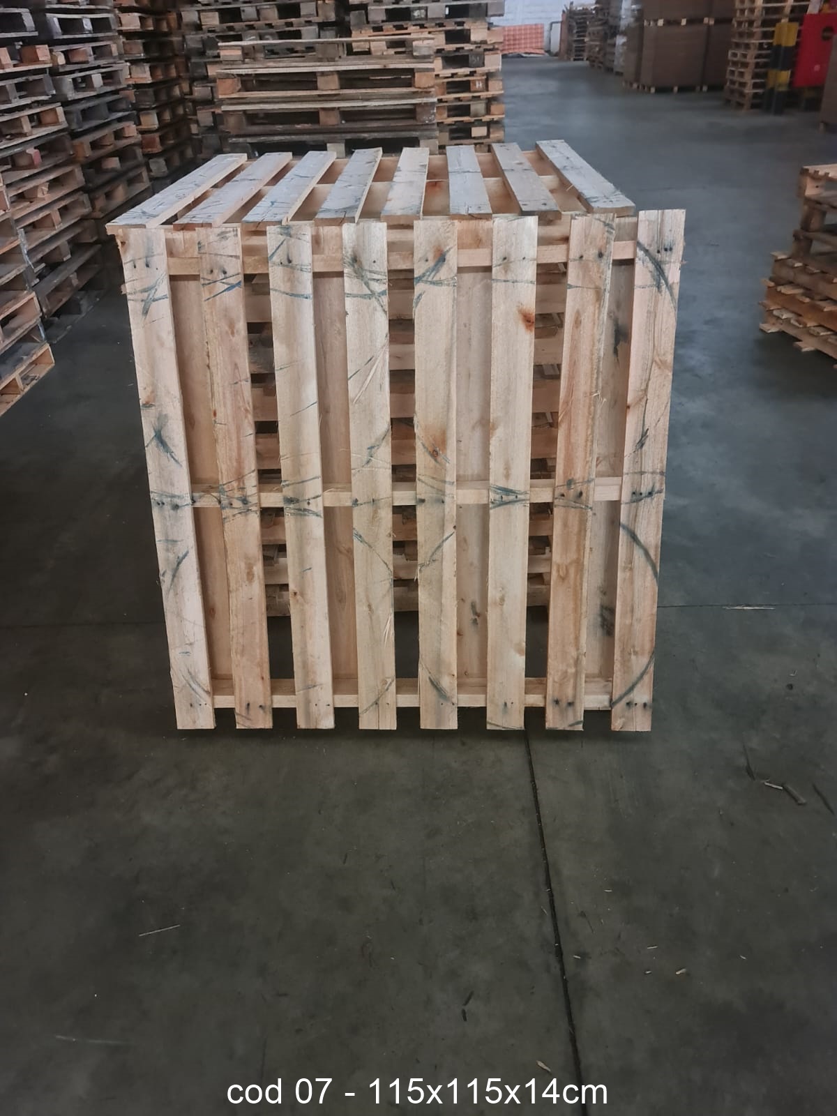 PALLET DESCARTAVEL 1,15 X 1,15 — foto real do catálogo R Ximenes em Contagem MG