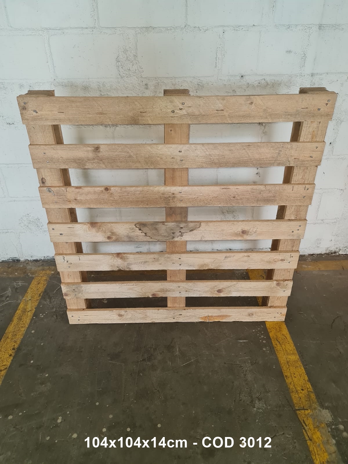 PALLET DESCARTAVEL 1,04 X 1,04 — foto real do catálogo R Ximenes em Contagem MG