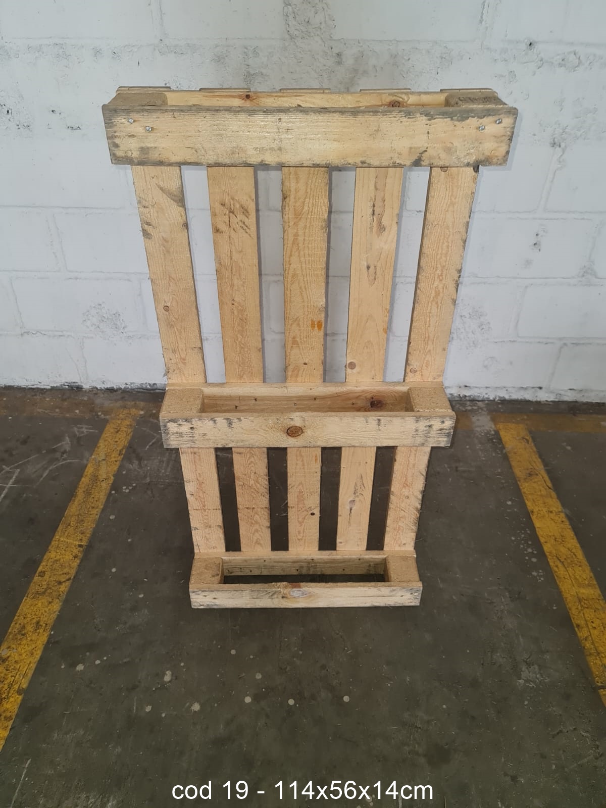 PALLET DESCARTAVEL 1,14 X 0,56 — foto real da R Ximenes em Contagem MG — vista 3